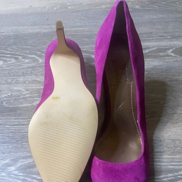 BCBG Fuchsia Heels - Picture 5 of 8